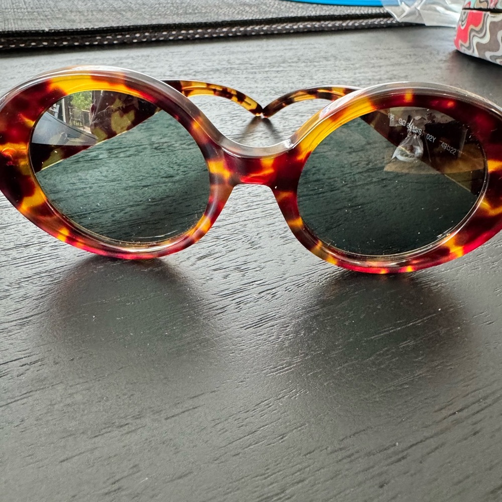 Vintage Gucci Brown Tortoiseshell Sunglasses - Picture 4 of 8